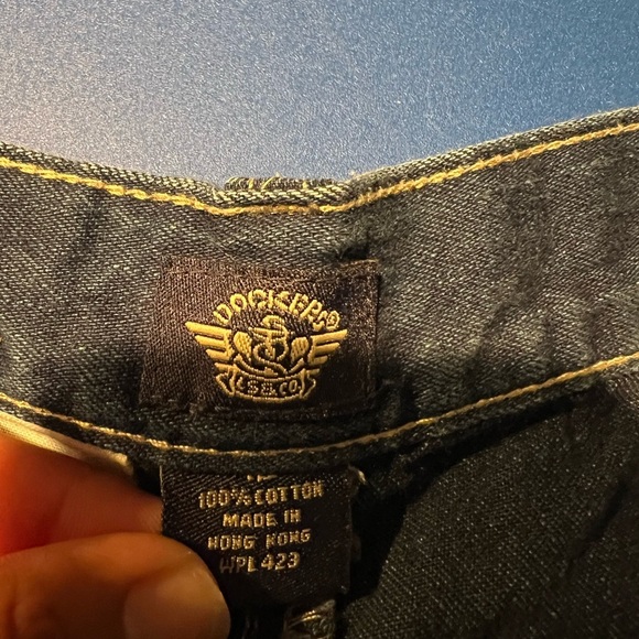 Vintage Dockers Women's High Waisted Pleaded Dark Wash Denim Shorts Size 12 - Picture 4 of 4